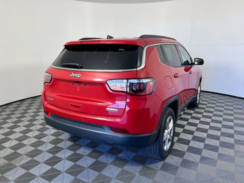Used 2024 Jeep Compass Latitude image 3
