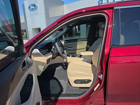 Used 2025 Jeep Grand Cherokee Limited RWD image 14