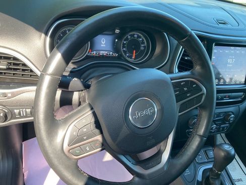 Used 2019 Jeep Cherokee Limited AWD/4WD image 20