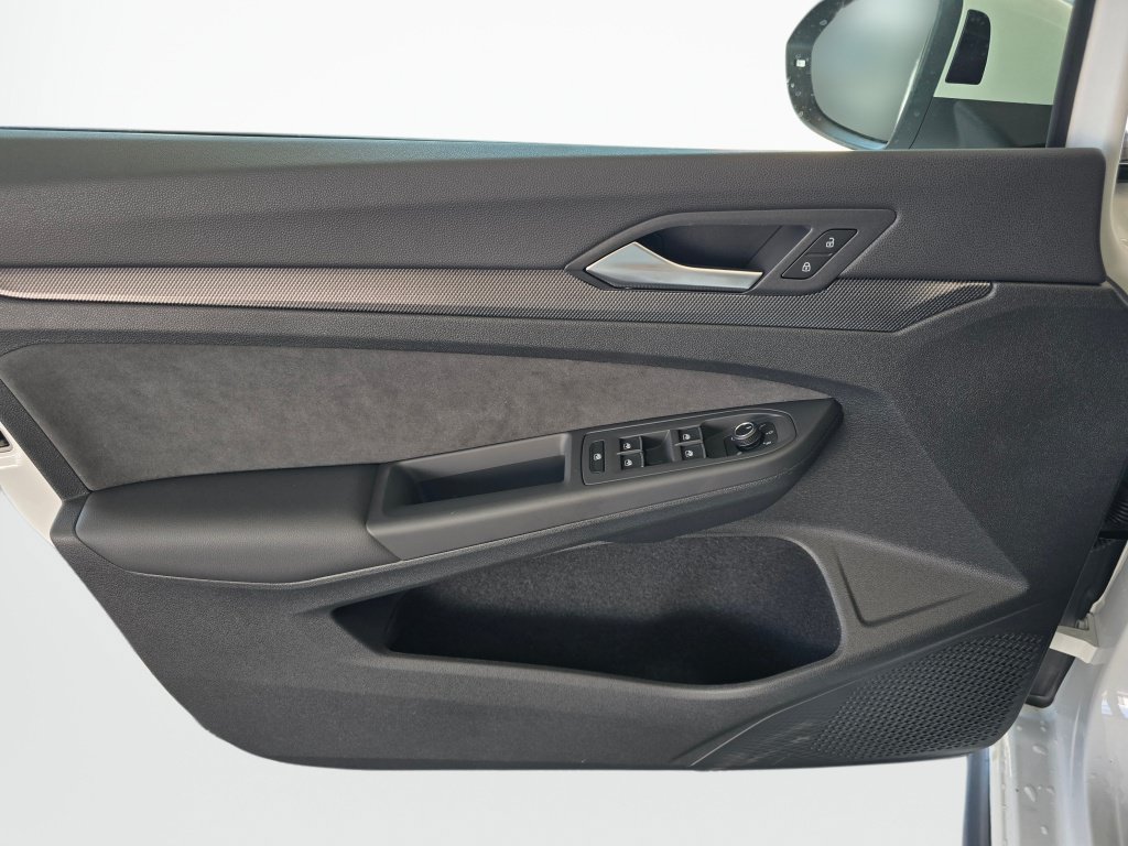 New 2026 Volkswagen GTI SE FWD image 32