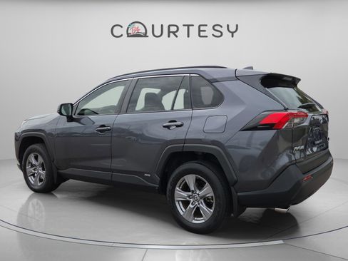 Certified 2022 Toyota RAV4 LE image 3