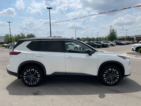 Used 2025 Nissan Rogue SL w/ Tech Package image 6