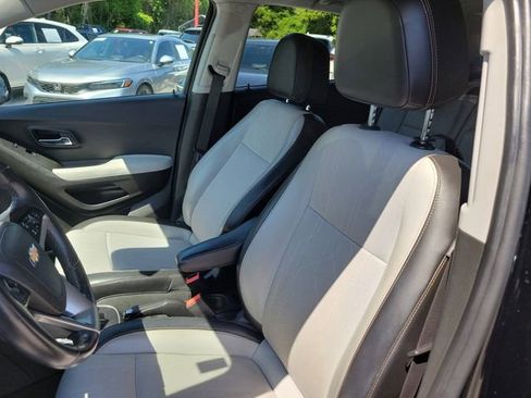 Used 2019 Chevrolet Trax LT w/ LT Convenience Package FWD image 18