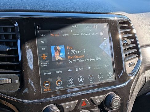 Certified 2021 Jeep Grand Cherokee Laredo X image 17