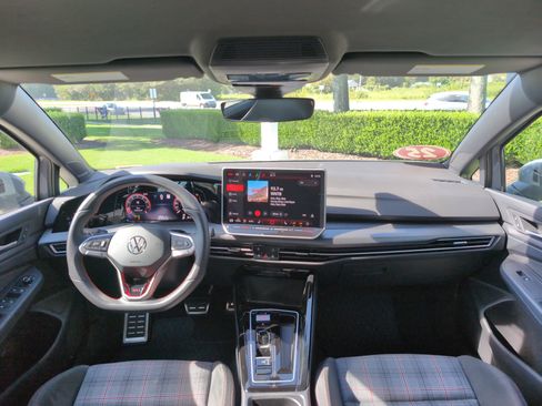 Used 2025 Volkswagen Golf S FWD image 27