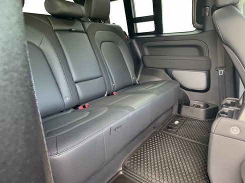 Used 2023 Land Rover Defender 90 X-Dynamic SE AWD/4WD image 29