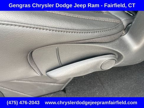 Used 2020 Chrysler Pacifica Touring-L Plus FWD image 43