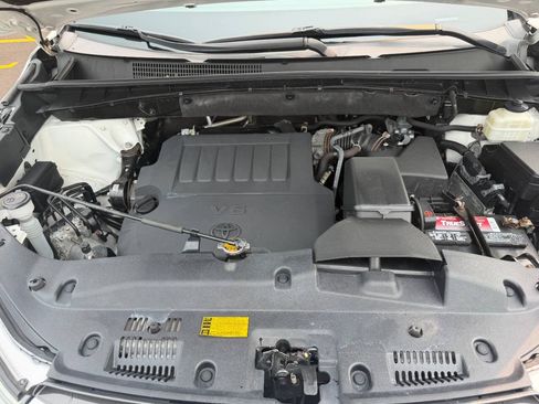 Used 2015 Toyota Highlander XLE AWD/4WD image 9