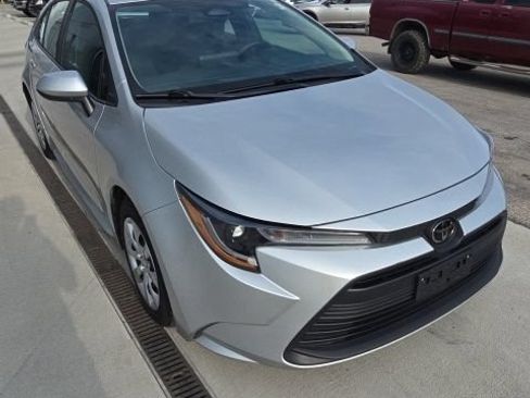 Used 2025 Toyota Corolla LE FWD image 4