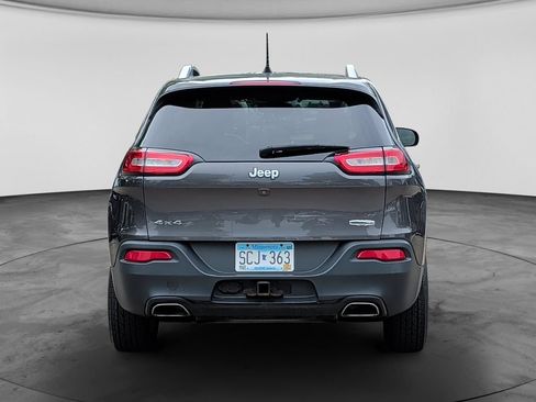 Used 2018 Jeep Cherokee Latitude Plus w/ Cold Weather Group AWD/4WD image 6
