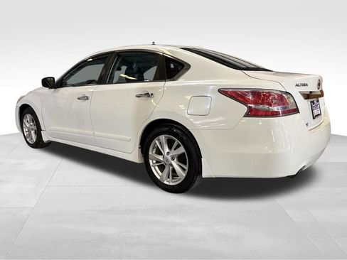 Used 2015 Nissan Altima 2.5 SV w/ Convenience Package image 3
