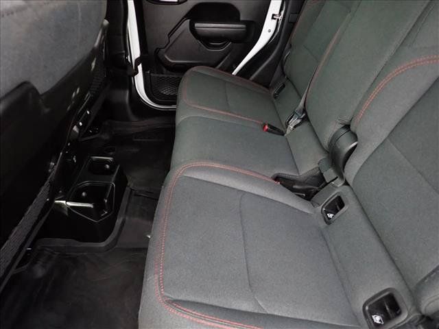 Used 2024 Jeep Gladiator Rubicon w/ Technology Group AWD/4WD image 8