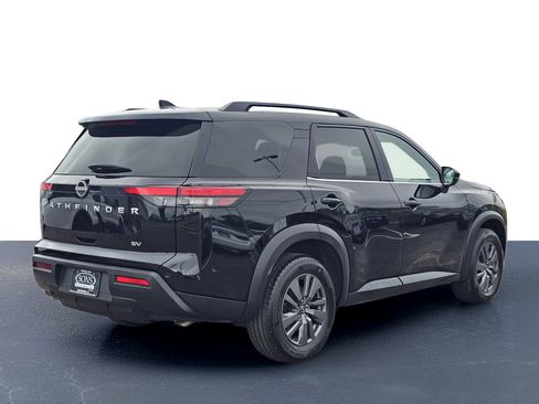 Used 2024 Nissan Pathfinder SV FWD image 8