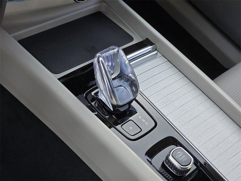 New 2026 Volvo XC60 B5 Ultra w/ Protection Package Premier image 13