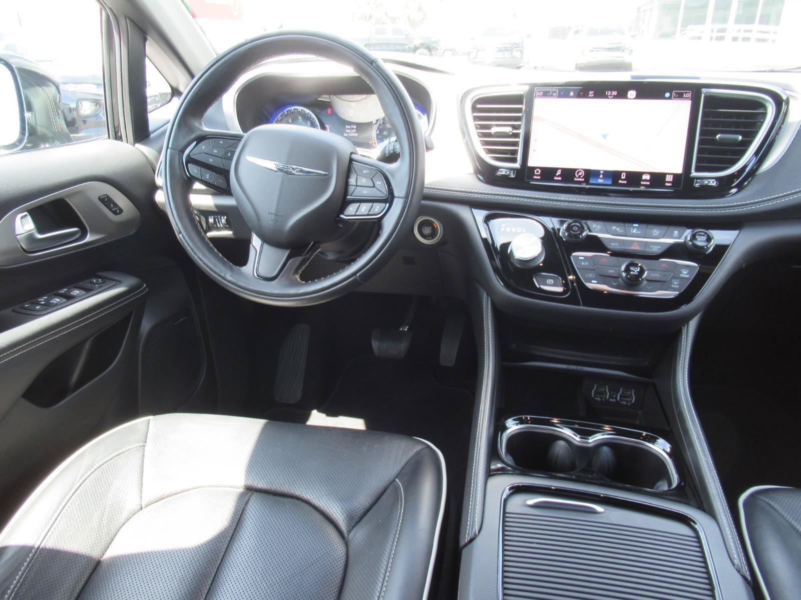 Used 2022 Chrysler Pacifica Limited w/ S Appearance Package FWD image 13