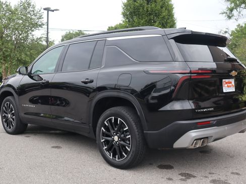 Used 2026 Chevrolet Traverse LT w/ Sun and Wheel Package FWD image 9