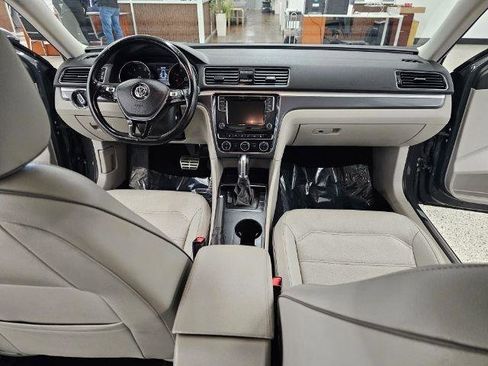 Used 2018 Volkswagen Passat 2.0T R-Line w/ R-Line Lighting Package image 9