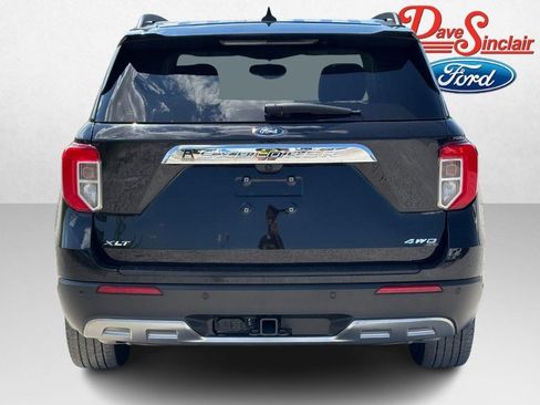 Used 2024 Ford Explorer XLT w/ Equipment Group 202A AWD/4WD image 8