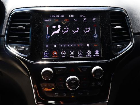 Used 2020 Jeep Grand Cherokee Laredo w/ 18" Wheel & 8.4" Radio Group AWD/4WD image 48