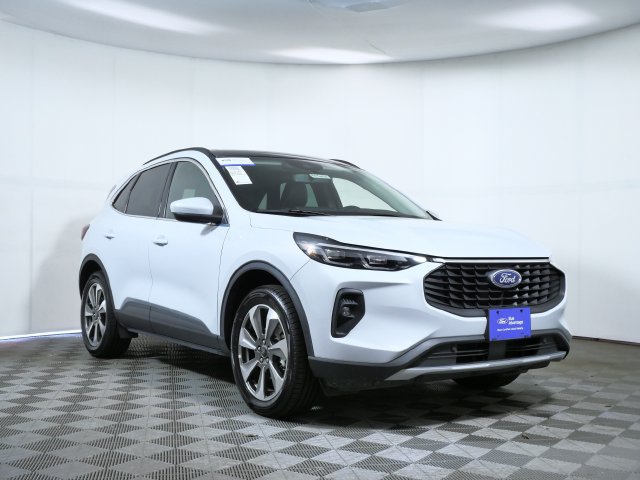Certified 2025 Ford Escape Platinum AWD/4WD image 1