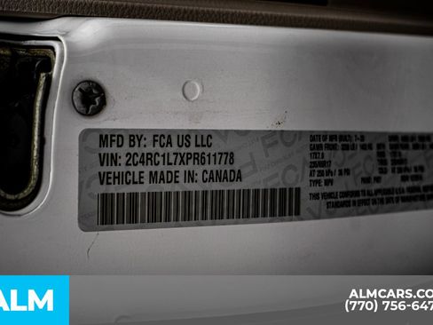 Used 2023 Chrysler Pacifica Touring-L image 59