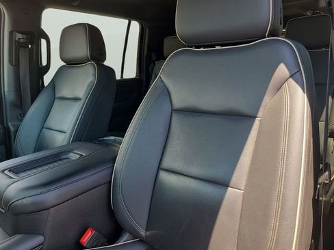 Used 2024 Chevrolet Suburban Premier AWD/4WD image 22
