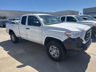 Used 2022 Toyota Tacoma SR video 1