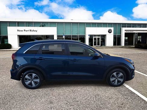 Used 2021 Kia Niro LX image 9