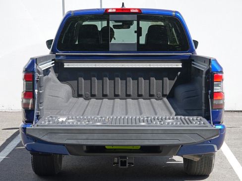 Used 2023 Nissan Frontier SV w/ SV Premium Package RWD image 9