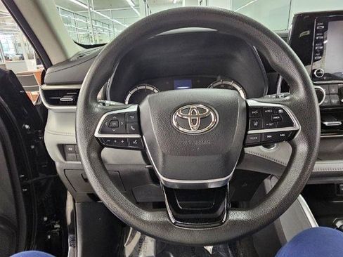 Used 2021 Toyota Highlander L AWD/4WD image 10