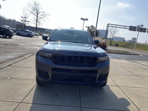 Used 2024 Jeep Grand Cherokee L Laredo image 3