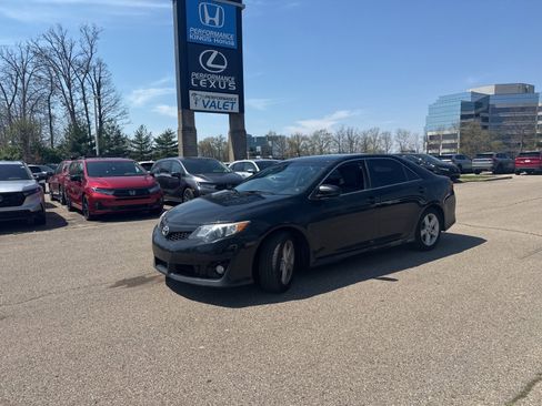 Used 2014 Toyota Camry SE image 9