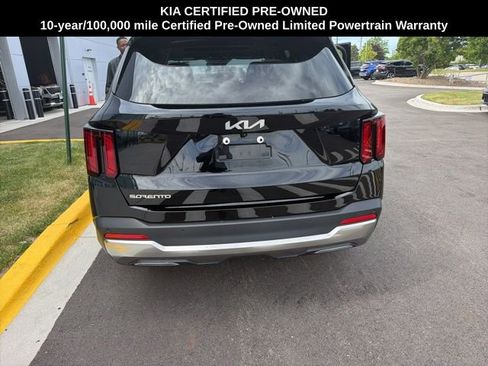 Used 2025 Kia Sorento S w/ Panoramic Sunroof Package FWD image 16