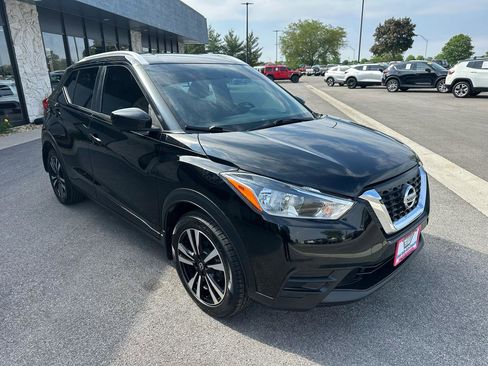 Used 2019 Nissan Kicks SV FWD image 9