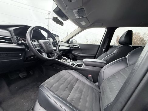 Used 2024 Mitsubishi Outlander SE image 10