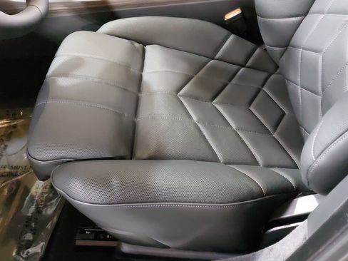 New 2025 BMW 760i xDrive w/ Executive Package image 29