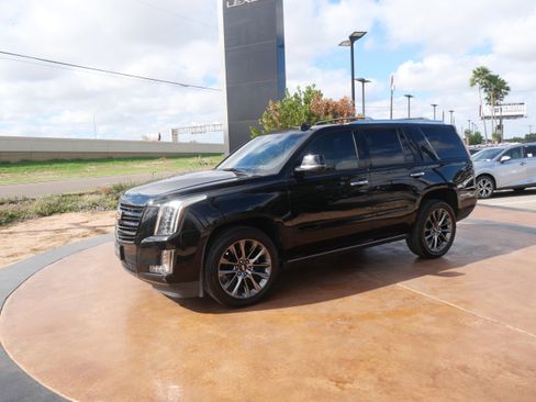 Used 2019 Cadillac Escalade Platinum w/ Escalade Sport Edition image 5