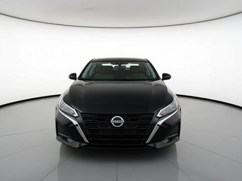 Used 2025 Nissan Altima 2.5 SV image 2