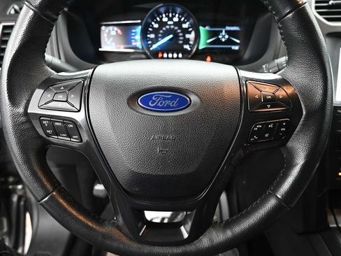 Used 2019 Ford Explorer XLT w/ Equipment Group 202A AWD/4WD image 12