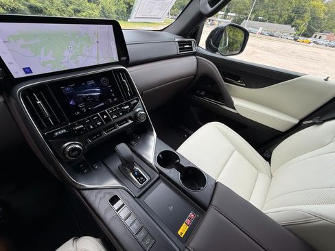 Used 2026 Lexus LX 700h Luxury AWD/4WD image 37