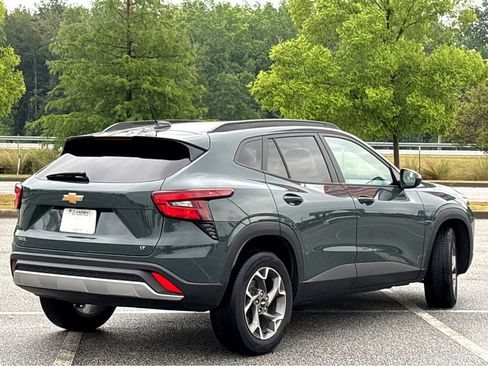 Used 2025 Chevrolet Trax LT FWD image 20