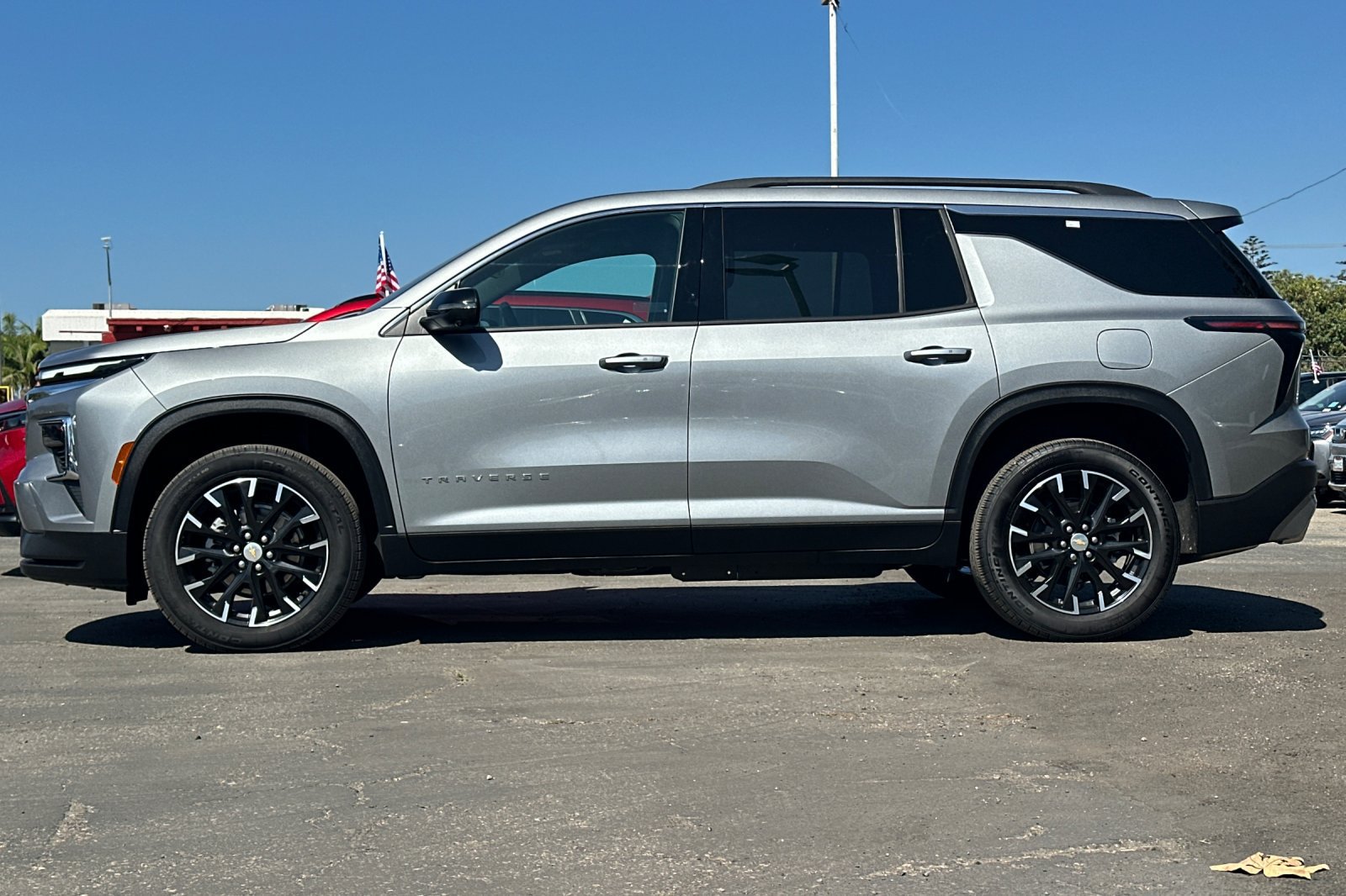 Used 2026 Chevrolet Traverse LT w/ Sun and Wheel Package FWD image 7