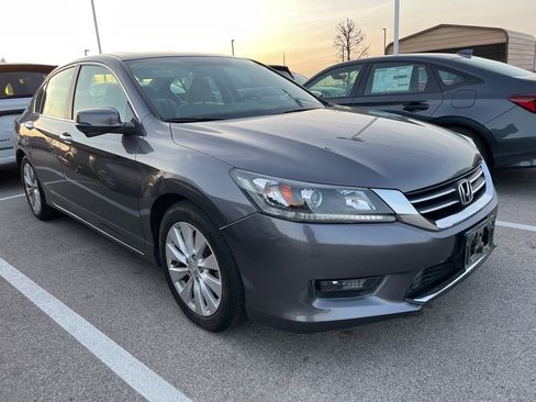 Used 2014 Honda Accord EX image 2