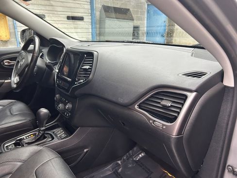 Used 2020 Jeep Cherokee Limited image 26