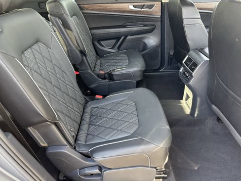 Certified 2025 Volkswagen Atlas SEL Premium R-Line image 11