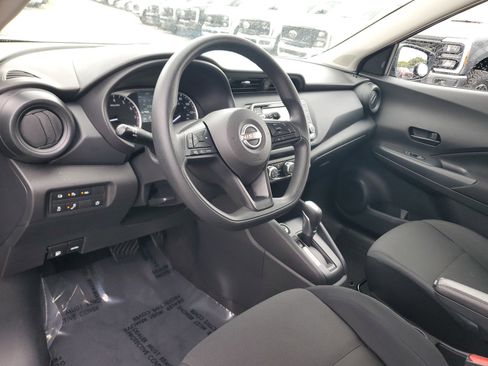 Used 2024 Nissan Kicks S image 12