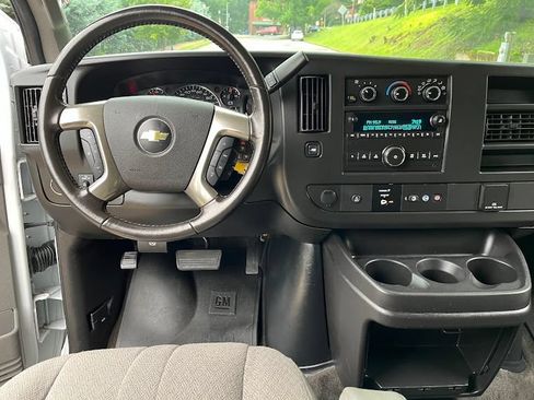 Used 2018 Chevrolet Express 2500 LT w/ LT Preferred Equipment Group RWD image 20