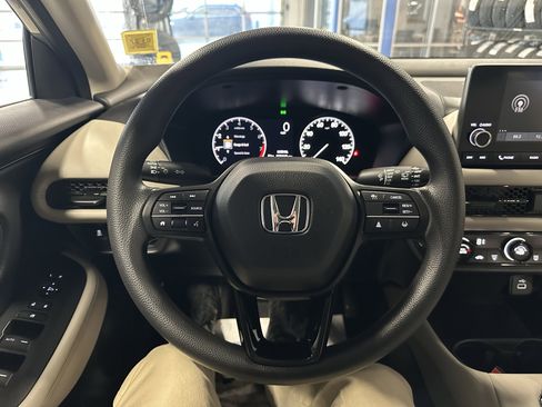 Used 2023 Honda HR-V LX image 9