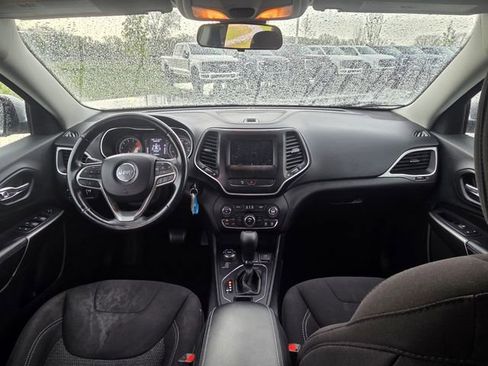 Used 2019 Jeep Cherokee Latitude w/ Cold Weather Group AWD/4WD image 21