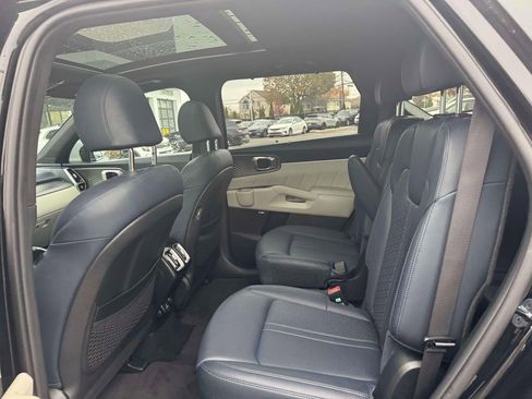 Used 2023 Kia Sorento SX Prestige w/ Panoramic Sunroof Package image 11
